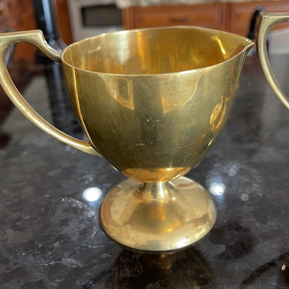 Vintage dirilyte sugar bowl and creamer set brass finish . Needs a good polish - Picture 2 of 11